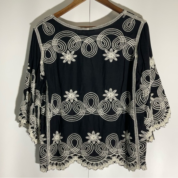 Very J Black White Embroidery Scalloped Hem/Sleeves Floral Round Neck Blouse M/L - Picture 8 of 14